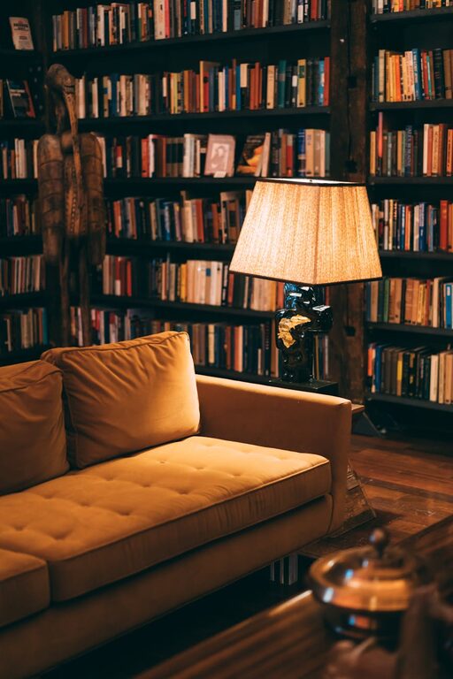Tips for Creating a Cozy Reading Nook in Small Spaces
